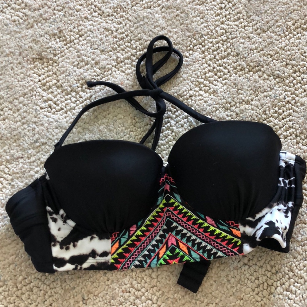 Bikini top.